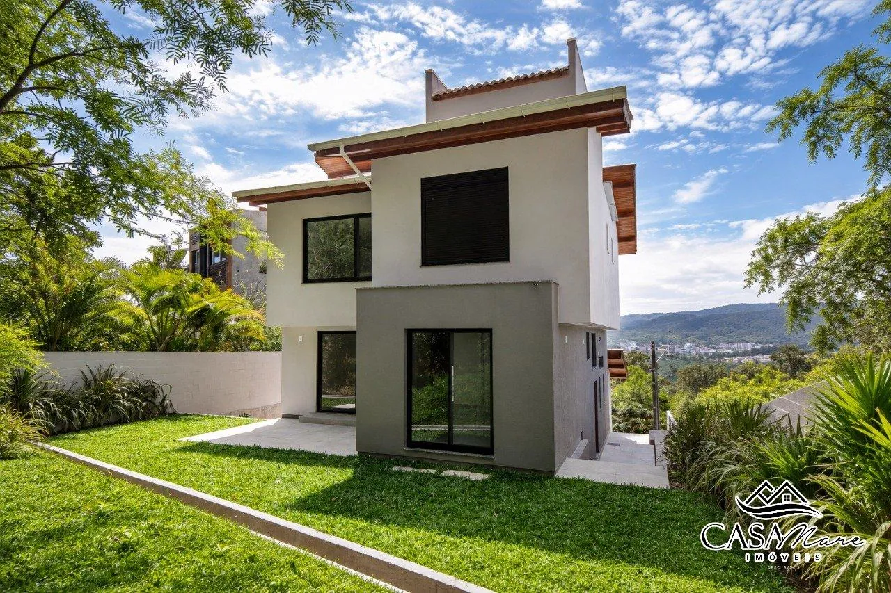Casa com 4 quartos e vista para a Baía Norte na Trindade