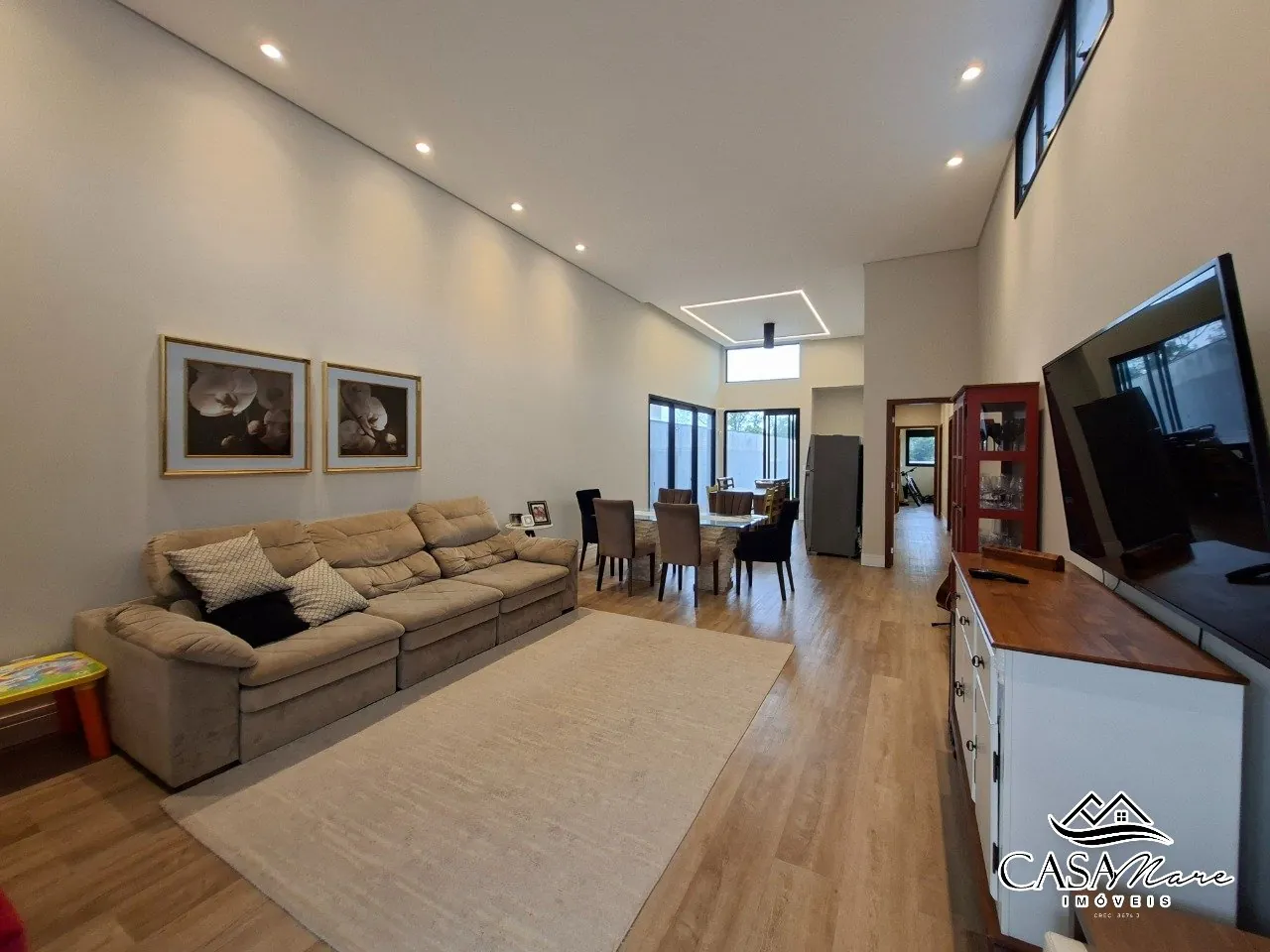 Casa linear com 4 quartos e terreno de 540 m² no Córrego Grande