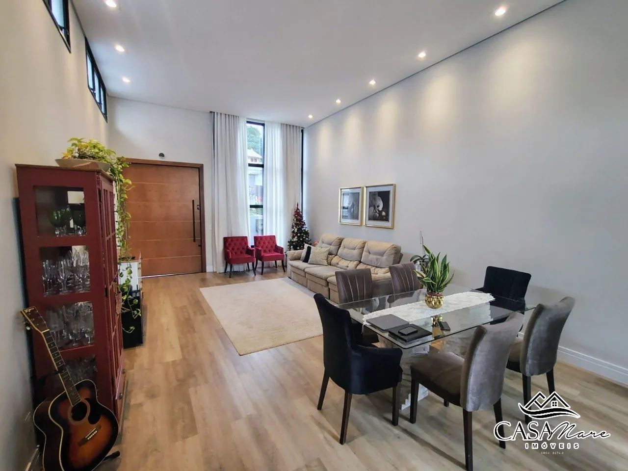 Casa linear com 4 quartos e terreno de 540 m² no Córrego Grande, foto 3