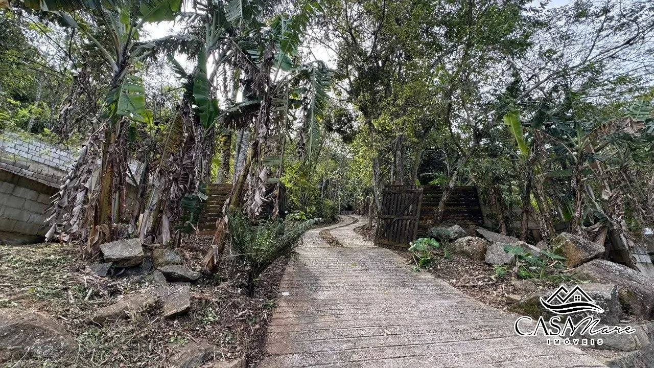 Terreno de 1.895 m² em Jurerê